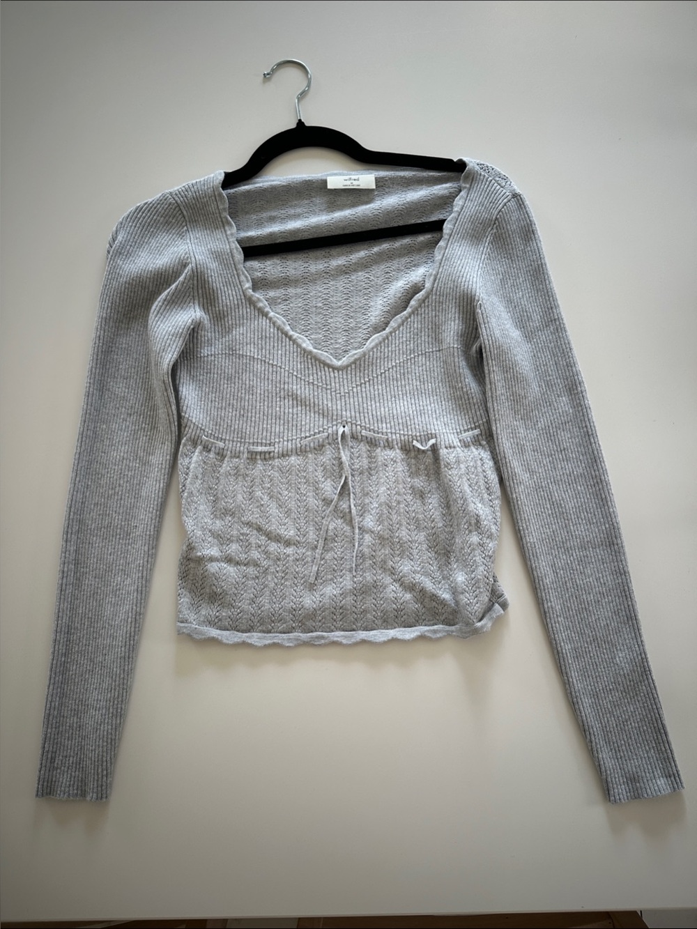 Wilfred Long Sleeve V-Neck Knit Top - Light Gray Soloist Top